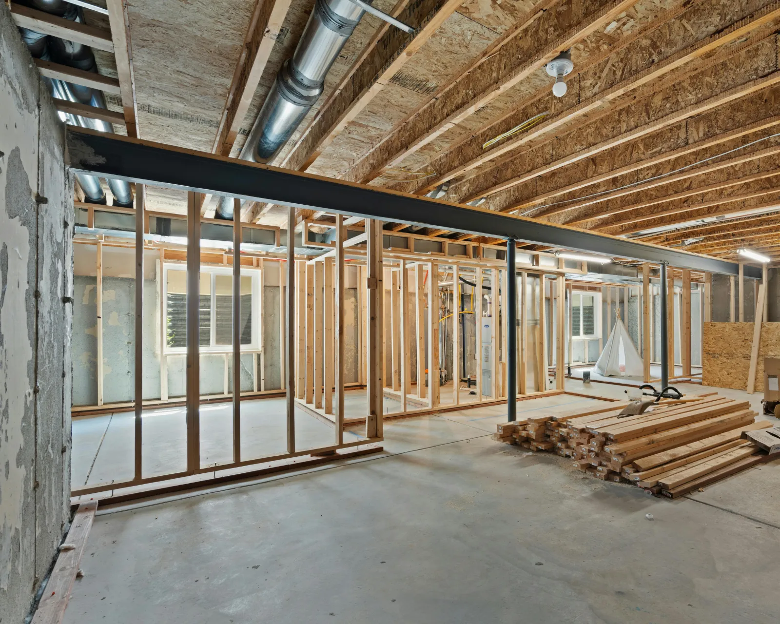 Binnenwanden in houtskelet en technieken in opbouw tijdens een totaalrenovatie